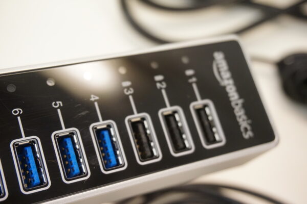 AmazonBasics USB 10-pordiline jaotur - Image 3