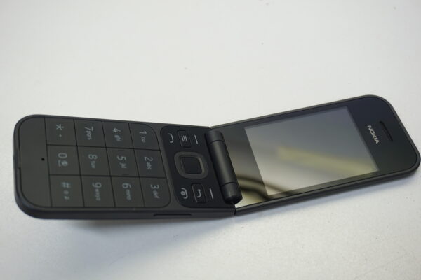 Nokia 2720 Flip mobiiltelefon - Image 3