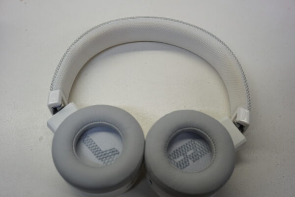 JBL Live 400BT Bluetooth kõrvaklapid - Image 3