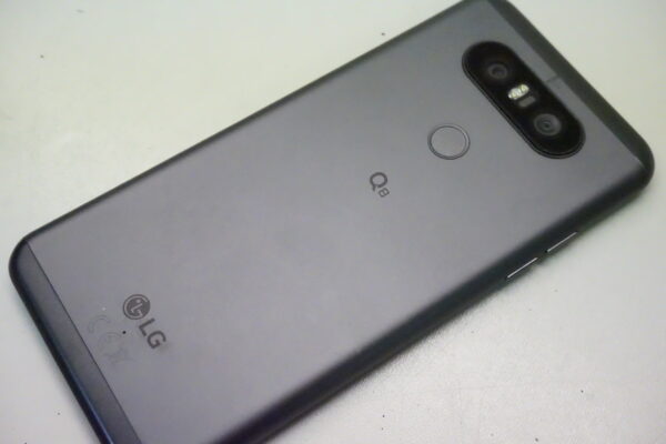 LG Q8 nutitelefon - Image 4