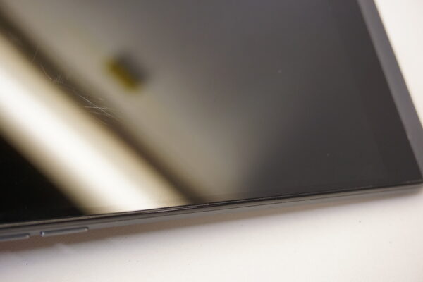 LG Q8 nutitelefon - Image 3