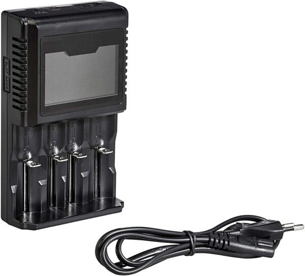 Amazon Basics digitaalne akulaadija neljale patareile
