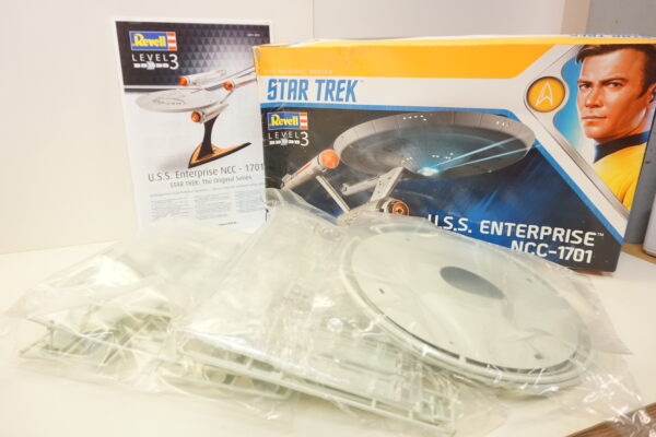 Revell 04991 USS Enterprise NCC-1701 1:600 - Image 2