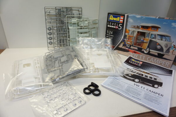 Revell 7674 Volkswagen VW T1 autoelamu 1:24 - Image 2