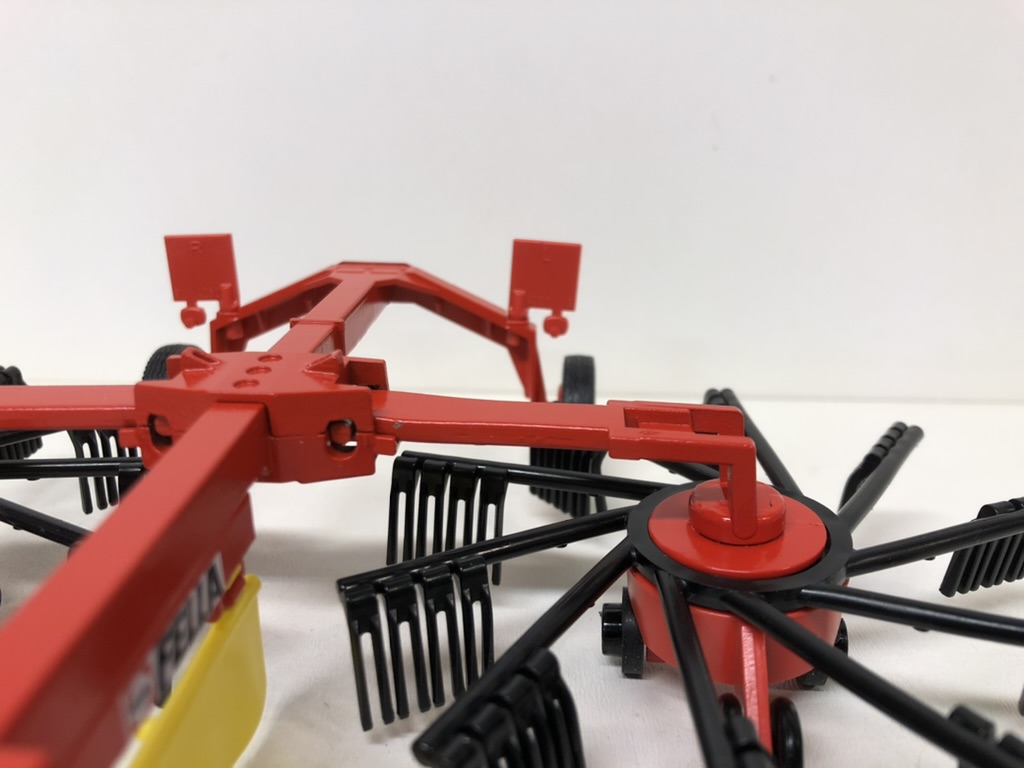 Siku 2451 Farmer 1:32 - Image 4