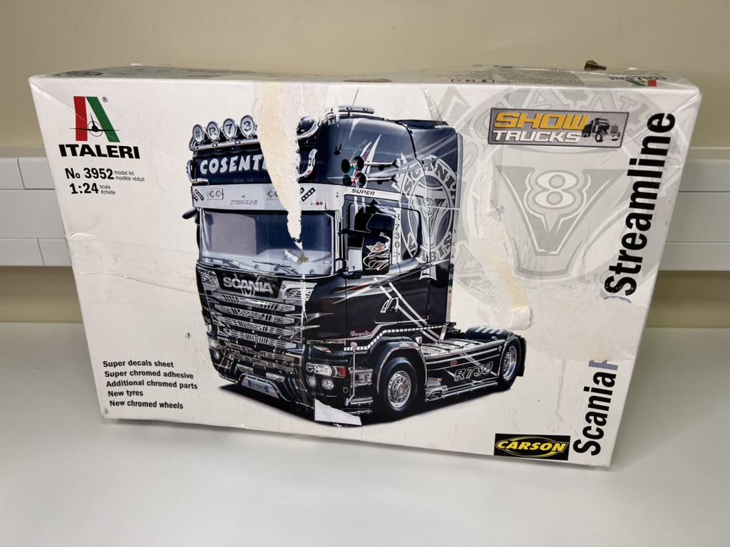 Italeri 3952S - 1:24 Scania R730 Streamline Show Truck, kokkupandav mudel - Image 7